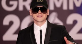 Bizarrap se descuidó y lo enfocaron sin su clásica gorra y lentes de sol: cuál fue su reacción