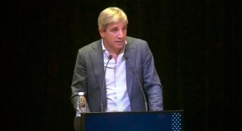 Se molestó Caputo y negó que un economista de Washington fuera un “gurú” de los mercados