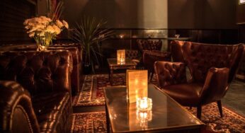 Este bar está inspirado en las historias de Julio Verne: tiene coctelería de autor, tablas de fiambres y langostinos