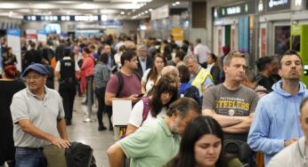 Los controladores aéreos levantaron el paro de este fin de semana pero amenazan con nuevas medidas de fuerza