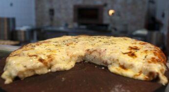 Así sería la pizza perfecta según la Inteligencia Artificial: ¿media masa o a la piedra?