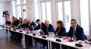 VÍDEO: Louzán presenta su nueva Junta Directiva con Javier Tebas, Beatriz Álvarez y David Aganzo como vicepresidentes