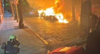 Se incendiaron tres autos en San Cristóbal en plena madrugada: investigan si fue una venganza o un ataque de quemacoches