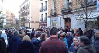 Irene Montero pide ilegalizar a los “neonazis” de Desokupa tras sus amenazas de irrumpir en su acto en Lavapiés (Madrid)