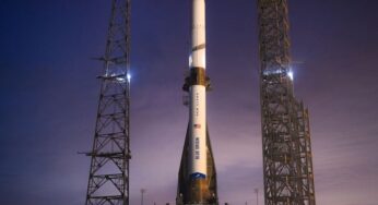 Bezos lanza al espacio su cohete gigante