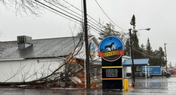 Una tormenta de hielo en EEUU deja sin electricidad a más de 400.000 personas en la región de los Grandes Lagos