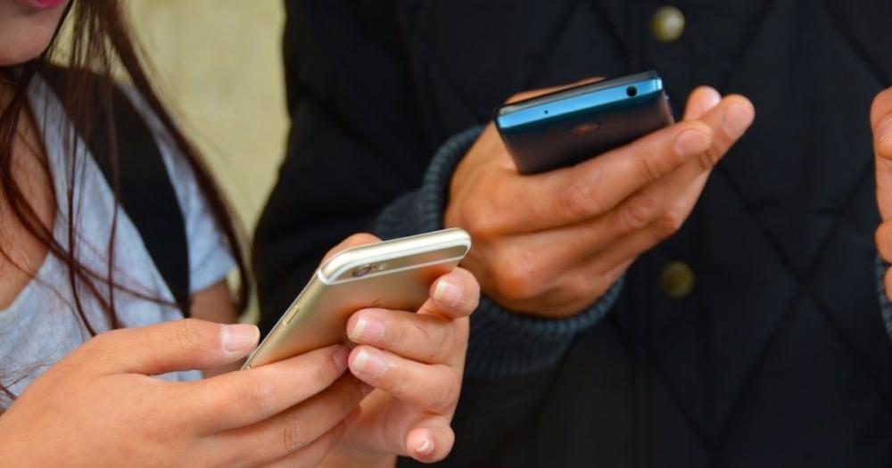 El uso de Instagram y Tiktok afecta más al bienestar psicológico de las chicas, según UPF y UOC