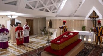 Murió el papa Francisco: el Vaticano difundió las primeras imágenes del Sumo Pontífice en el féretro