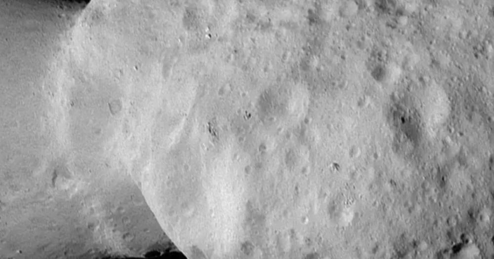 Revelaciones en el espacio: descubren un asteroide gigante con forma de maní y un planeta que se desintegra como un cometa