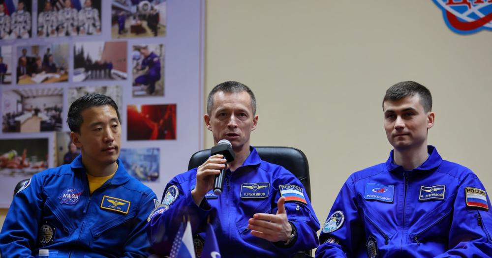 Roscosmos aprueba la tripulación que volará mañana en la Soyuz MS-27 rumbo a la EEI