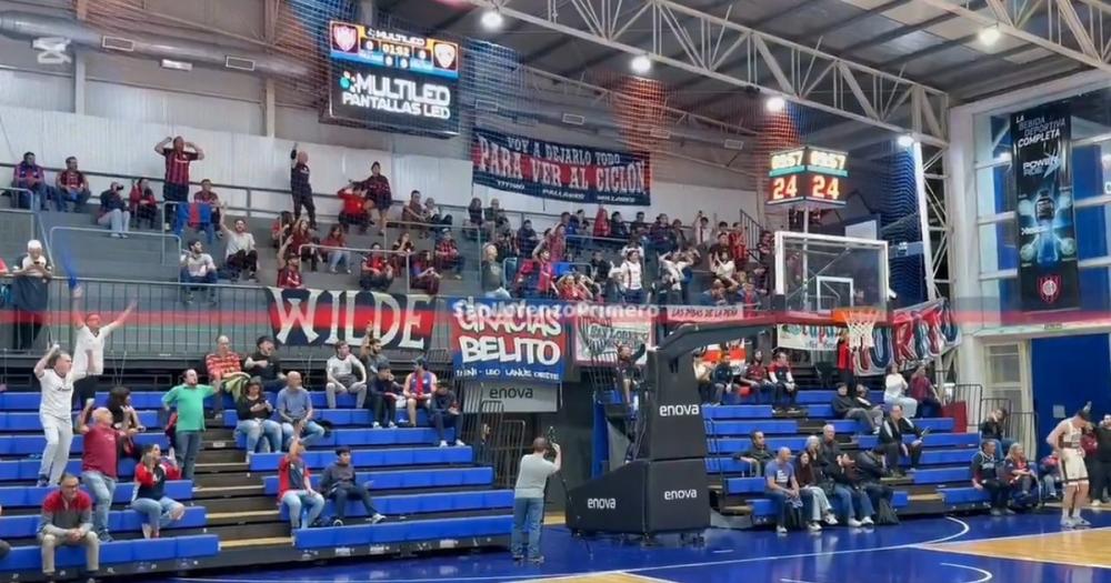 Escándalo en San Lorenzo: los hinchas insultaron a Moretti en un partido de básquet y reclamaron un llamado a elecciones